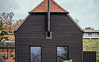 011-downland-barns-celebrates-craftsmanship-with-handmade-details.jpg