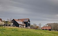 012-downland-barns-celebrates-craftsmanship-with-handmade-details.jpg