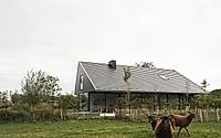 013-villa-ruwiels-asymmetrical-roof-echoes-traditional-dutch-barns.jpg