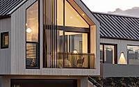 014-alpine-home-1-boasts-minimalist-interior-in-queenstown.jpg