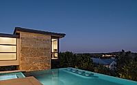 021-laceback-terrace-by-larue-architects-blends-with-hillside-landscape.jpg