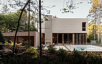 025-q8-residence-offers-tranquil-retreat-in-quebec.jpg