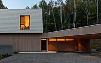 028-q8-residence-offers-tranquil-retreat-in-quebec.jpg