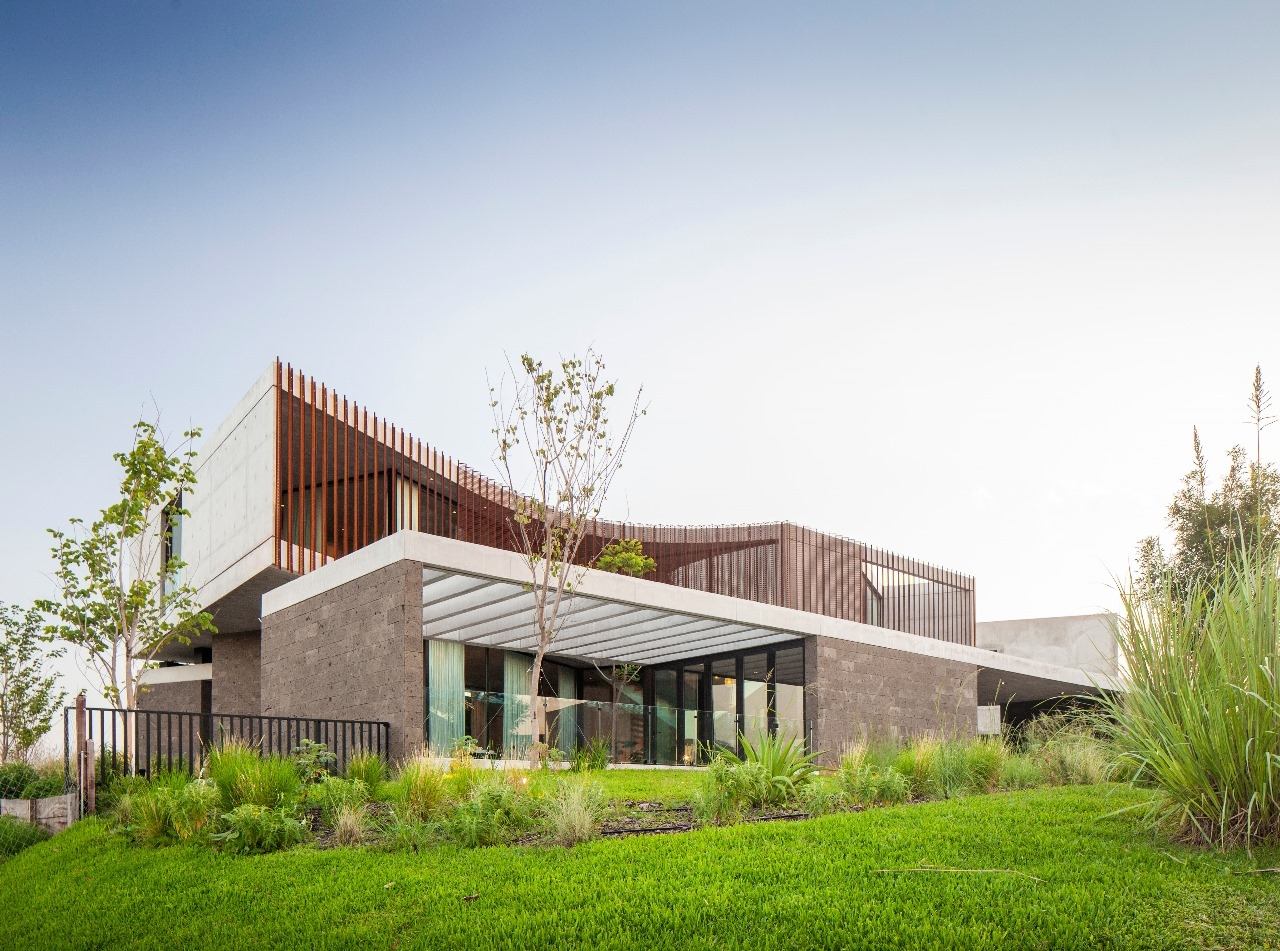 Casa Órbita by Estudio PK Offers Lagoon Views and Natural Light