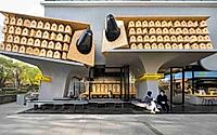 001-chicchicbird-noodle-shop-in-wuhan-boasts-unusual-facade.jpg