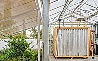 004-kresta-garden-house-01-reinterprets-greenhouse.jpg