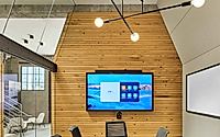 004-soma-tech-transforms-1920s-warehouse-into-dynamic-creative-office.jpg