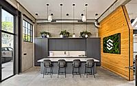 005-soma-tech-transforms-1920s-warehouse-into-dynamic-creative-office.jpg