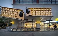 008-chicchicbird-noodle-shop-in-wuhan-boasts-unusual-facade.jpg