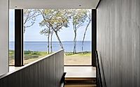 011-frame-house-by-worrell-yeung-overlooks-gardiners-bay.jpg