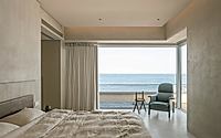011-holiday-home-at-the-seaside-features-minimalism-to-emphasise-ocean-views.jpg