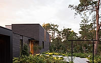 013-villa-tennisvagen-is-a-new-forest-house-in-sweden.jpg
