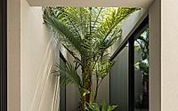 015-hc-house-harmonizes-with-nature-in-braga.jpg