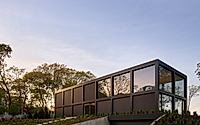 017-frame-house-by-worrell-yeung-overlooks-gardiners-bay.jpg
