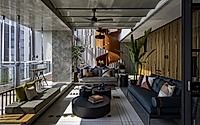 001-enso-house-features-spiral-stair-in-double-height-mumbai-penthouse.jpg