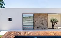 002-casa-pr-by-ida-arquitectos-embraces-coastal-landscape.jpg