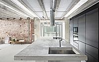 006-la-clara-reimagines-a-barcelona-loft.jpg