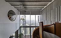 009-enso-house-features-spiral-stair-in-double-height-mumbai-penthouse.jpg