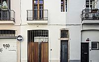 016-la-diana-semi-exterior-patio-connects-ground-floor-to-apartment-above.jpg