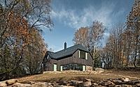 019-cottage-in-sumava-boasts-traditional-czech-architecture-with-modern-twist.jpg