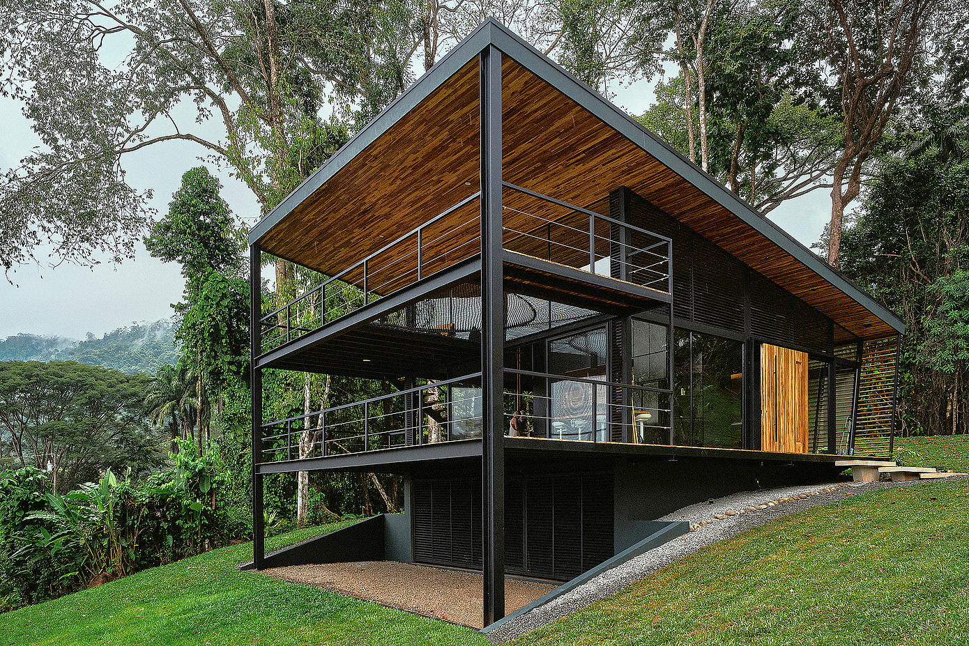 001-black-house-by-a-01-