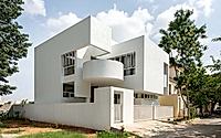 001-joshi-house-blurs-lines-between-art-and-architecture-in-bengaluru.jpg
