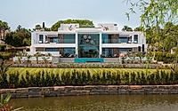001-lake-front-villa-by-vanderbuilt-design-group.jpg