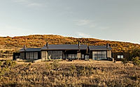 001-slot-haus-melds-with-elements-of-nature-for-relaxing-retreat-in-utah.jpg