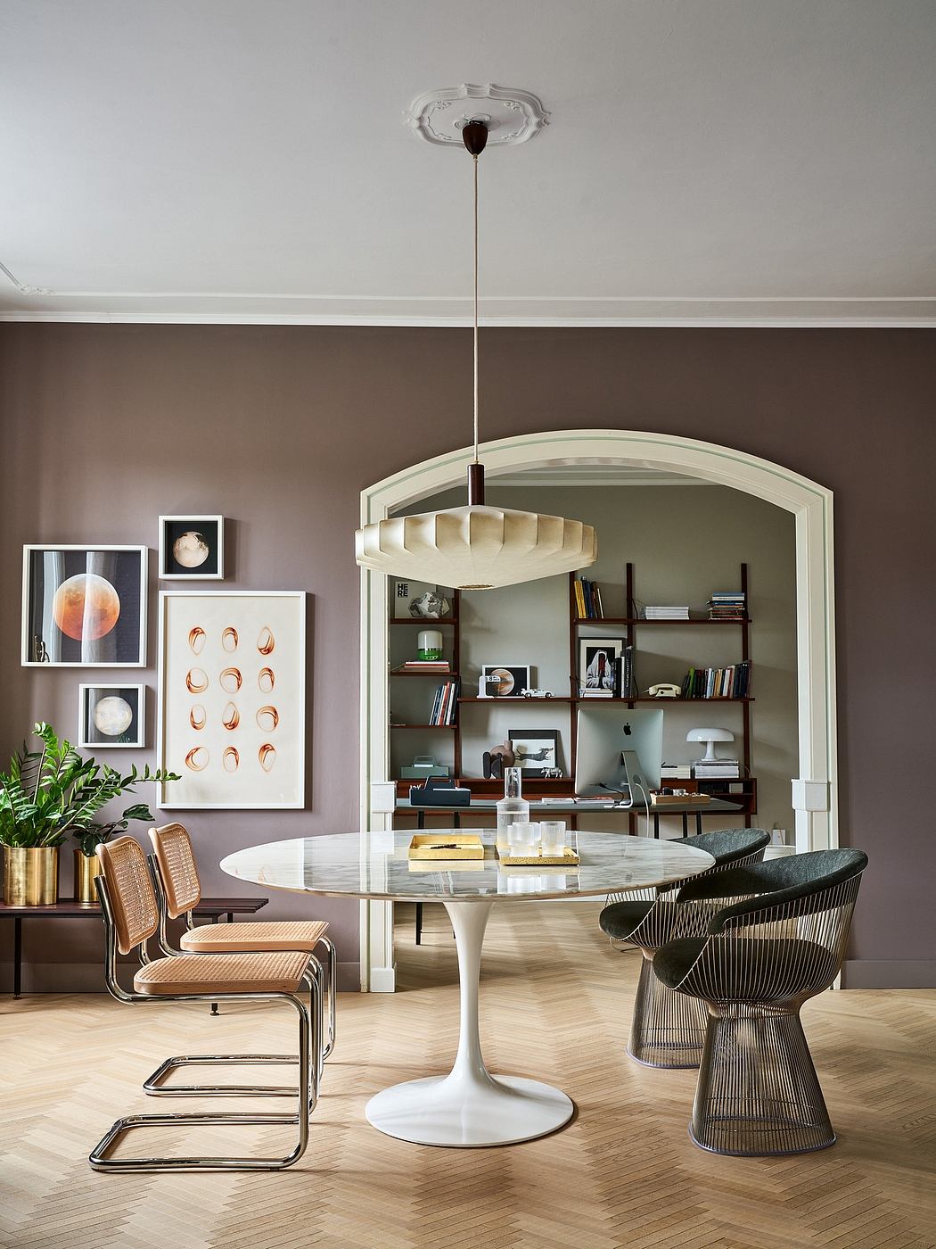 Mid-century modern dining room with arched entryway, Saarinen table, and Platner chairs.