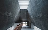 012-pyramid-hut-by-igarchitects-is-inspired-by-okinawan-tombs.jpg