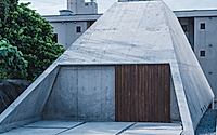 013-pyramid-hut-by-igarchitects-is-inspired-by-okinawan-tombs.jpg