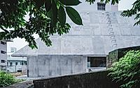 015-pyramid-hut-by-igarchitects-is-inspired-by-okinawan-tombs.jpg