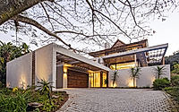 001-desai-house-by-metropole-architects-brings-tropical-modern-elegance.jpg