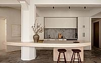 008-nomad-apartment-boasts-a-gallery-style-interior-in-sydney.jpg
