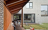 009-gimpo-kevin-house-by-utaa-designed-for-outdoor-living.jpg