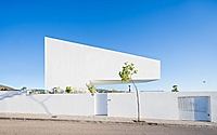 012-pool-with-a-house-subverts-suburban-tradition-in-granada.jpg