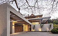 016-desai-house-by-metropole-architects-brings-tropical-modern-elegance.jpg
