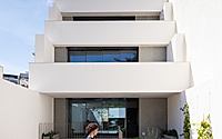 001-house-no-7-avenidas-novas-by-camarim-arquitectos.jpg