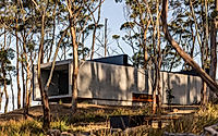 001-vipp-tunnel-balances-brutalism-and-nature-on-tasmanias-bushlands.jpg