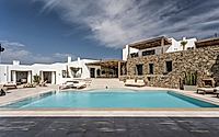 008-kyanos-villa-is-a-breathtaking-ode-to-modern-architecture-in-mykonos.jpg
