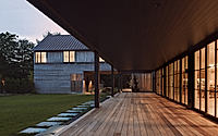 009-cedar-farm-offers-eco-friendly-design-inspired-by-equestrian-structures.jpg