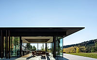 010-panorama-house-seamlessly-blends-modern-luxury-with-architectural-heritage.jpg