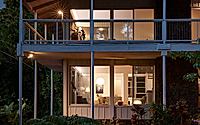 011-tantalus-studio-residence-blends-timeless-midcentury-design-with-nature.jpg