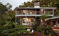 012-tantalus-studio-residence-blends-timeless-midcentury-design-with-nature.jpg