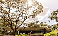 013-seriema-house-tetro-arquitetura-creates-poetic-home-amidst-brazilian-landscape.jpg