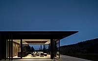 016-panorama-house-seamlessly-blends-modern-luxury-with-architectural-heritage.jpg
