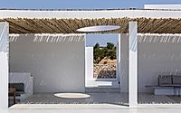 017-paros-residence-by-studio-seilern-architects.jpg