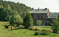 001-country-house-harmoniously-integrates-with-serene-lakeside-setting-in-poland.jpg
