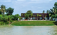 001-mekong-villa-captivates-with-modern-comfort-that-floats-above-the-mekong-river.jpg