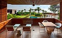 008-casey-key-residence-is-a-serene-and-thoughtfully-designed-coastal-retreat.jpg